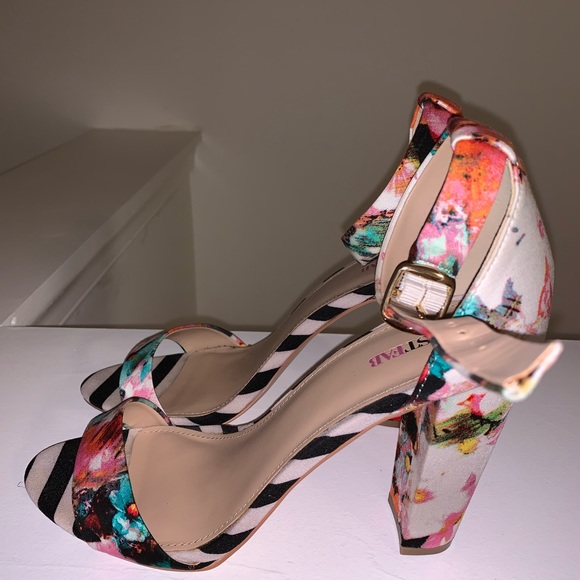 Floral Just Fab Heels Sandals - Picture 1 of 3